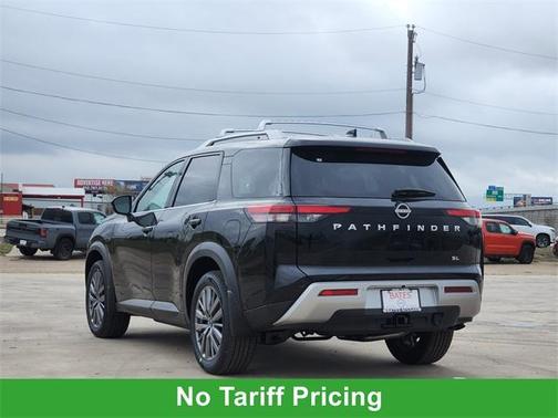 2025 Nissan Pathfinder SL