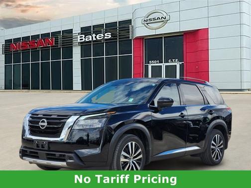 Black 2025 Nissan Pathfinder Platinum