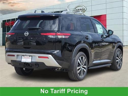 2025 Nissan Pathfinder Platinum