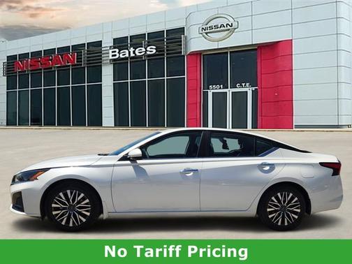 White 2024 Nissan Altima 2.5 SV