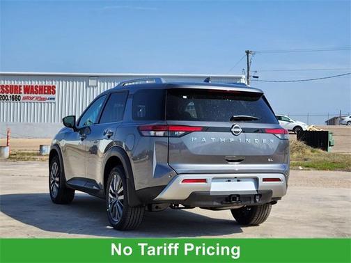 2025 Nissan Pathfinder SL