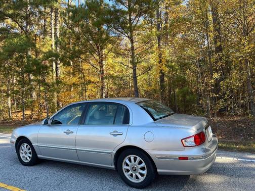 2005 Kia Amanti Base 4dr Sedan