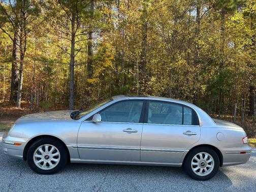 2005 Kia Amanti Base 4dr Sedan