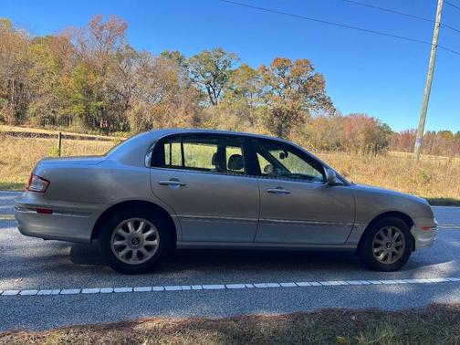 2005 Kia Amanti Base 4dr Sedan