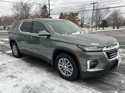 2023 Chevrolet Traverse LT Leather
