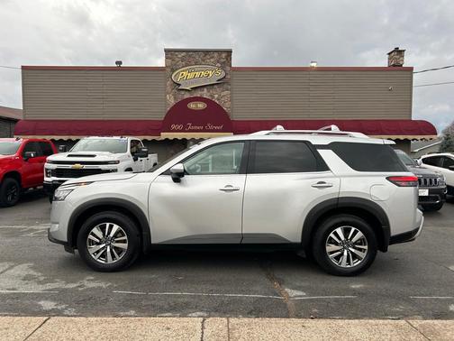 2022 Nissan Pathfinder SL 4WD