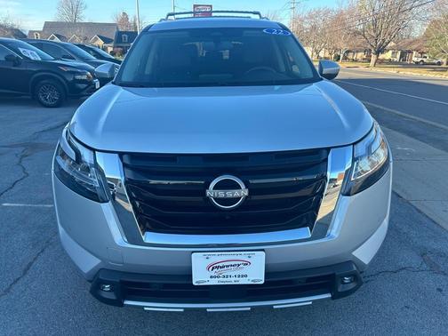 2022 Nissan Pathfinder SL 4WD