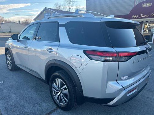 2022 Nissan Pathfinder SL 4WD