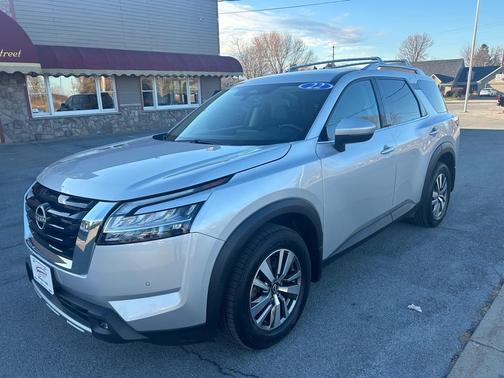 2022 Nissan Pathfinder SL 4WD