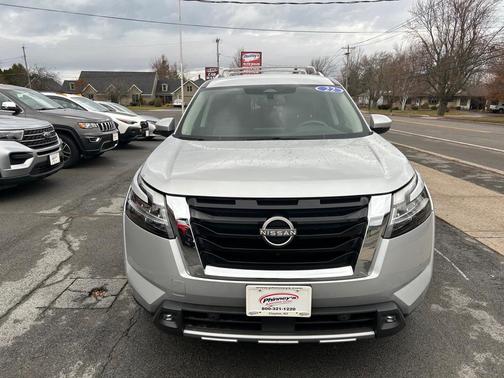 2022 Nissan Pathfinder SL 4WD