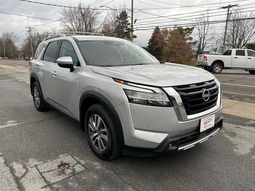 2022 Nissan Pathfinder SL 4WD