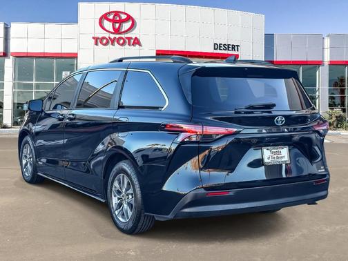 2021 Toyota Sienna LE