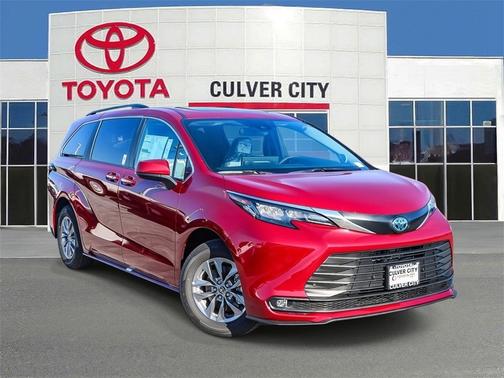 2025 Toyota Sienna XLE 8 Passenger