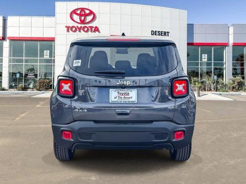Graphite Gray 2023 Jeep Renegade Latitude