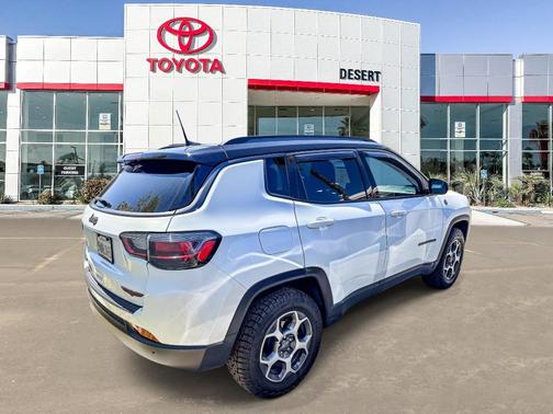Bright White Clearcoat 2022 Jeep Compass Trailhawk