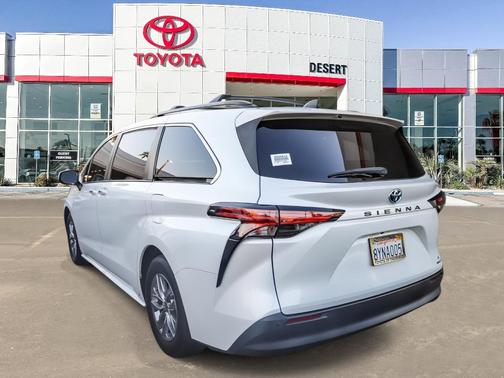 2022 Toyota Sienna XLE