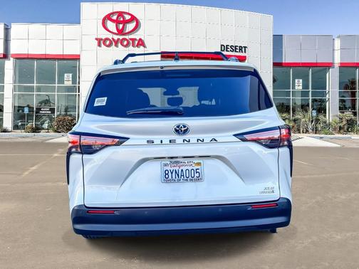 2022 Toyota Sienna XLE