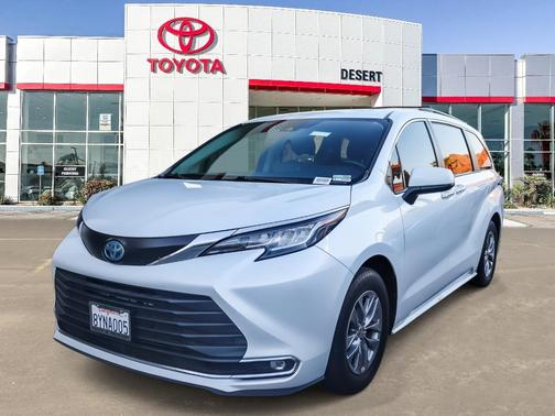 2022 Toyota Sienna XLE