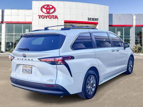 2022 Toyota Sienna XLE