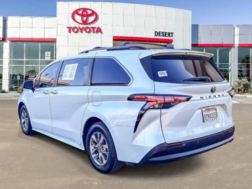 2022 Toyota Sienna XLE