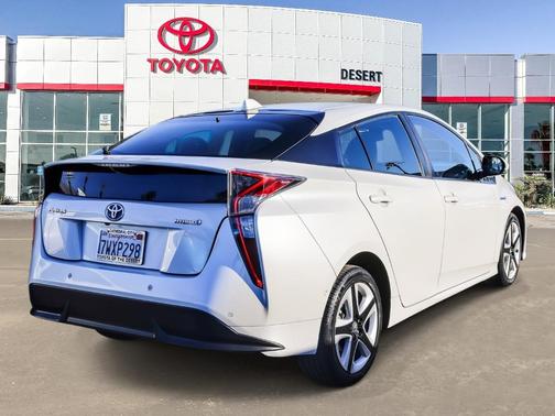 2017 Toyota Prius Four Touring