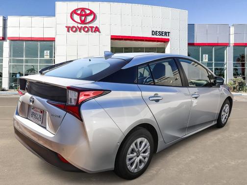 2020 Toyota Prius LE