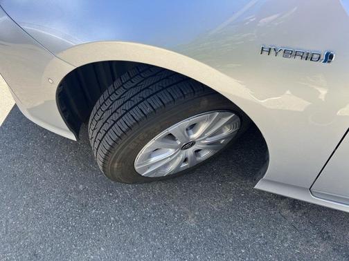 2020 Toyota Prius LE