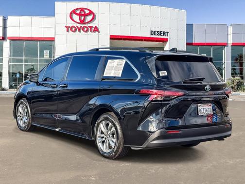 2022 Toyota Sienna XLE