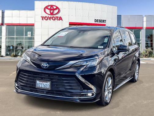 2022 Toyota Sienna XLE