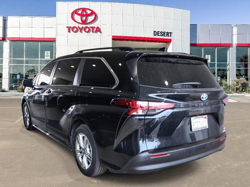 2022 Toyota Sienna XLE