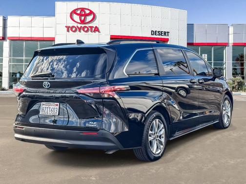 2022 Toyota Sienna XLE
