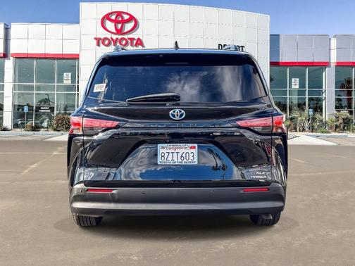 2022 Toyota Sienna XLE