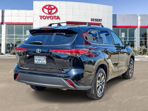 Midnight Black Metallic 2023 Toyota Highlander XLE