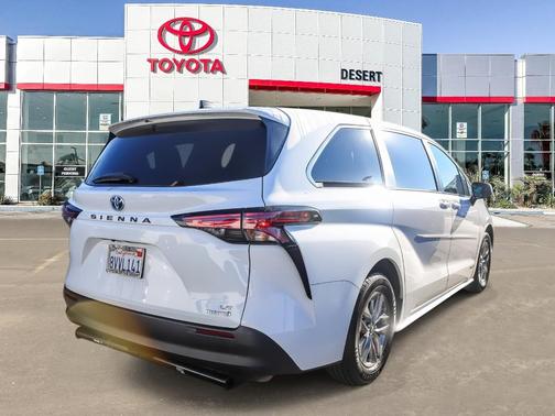 2021 Toyota Sienna LE