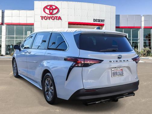 2021 Toyota Sienna LE