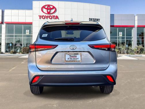 Celestial Silver Metallic 2024 Toyota Highlander XLE