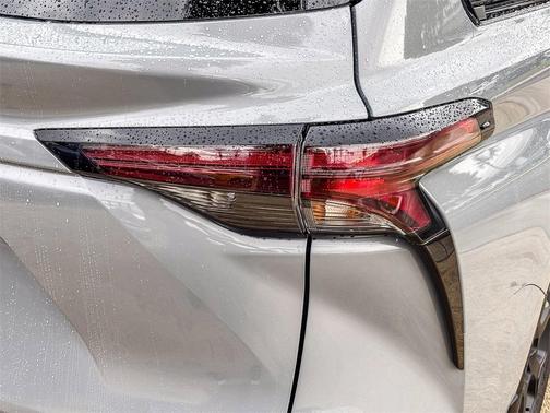 2025 Toyota Sienna Woodland Edition