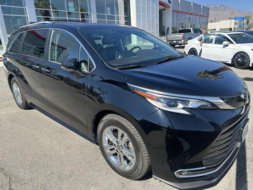 2022 Toyota Sienna Platinum 7 Passenger