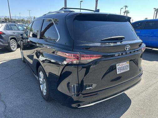 2022 Toyota Sienna Platinum 7 Passenger