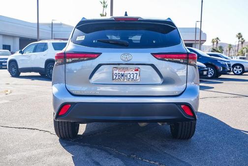 2022 Toyota Highlander LE