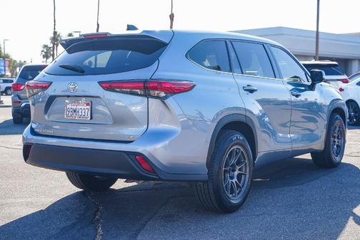 2022 Toyota Highlander LE