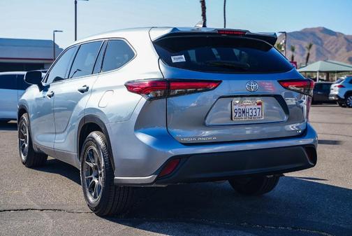 2022 Toyota Highlander LE