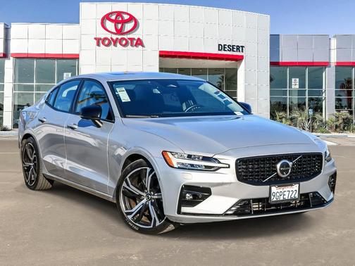 2024 Volvo S60 B5 Plus Dark Theme