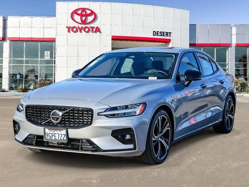 2024 Volvo S60 B5 Plus Dark Theme