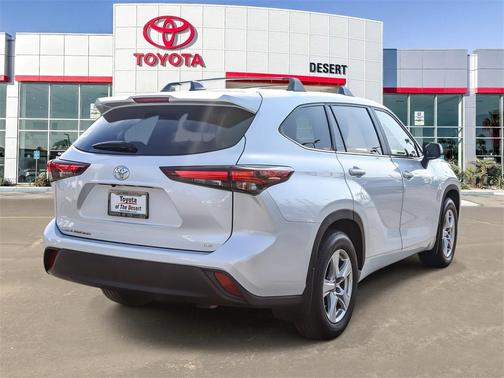 2024 Toyota Highlander LE