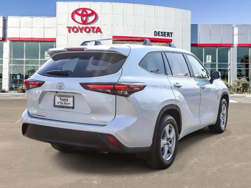 2024 Toyota Highlander LE