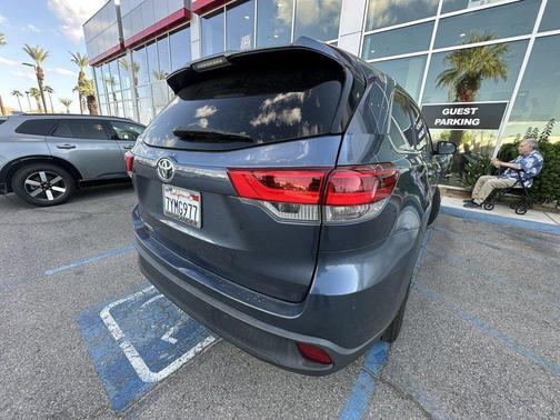 2017 Toyota Highlander LE