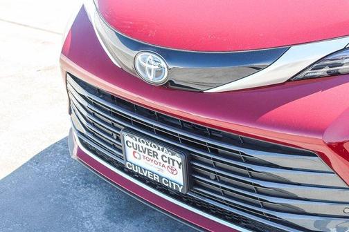 2025 Toyota Sienna Limited