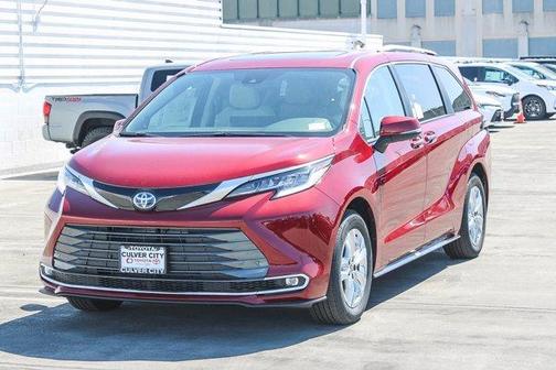 2025 Toyota Sienna Limited