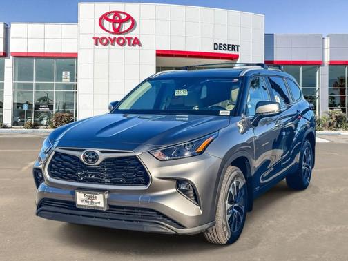 Metal 2026 Toyota Highlander Hybrid XLE